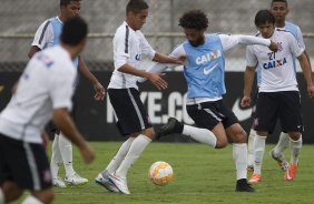 Durante o treino desta manh no CT Joaquim Grava, zona leste da cidade. O prximo jogo da equipe ser quarta-feira, dia 04/02, contra o Once Caldas/Colmbia, na Arena Corinthians, jogo de ida da Pr Libertadores de 2015