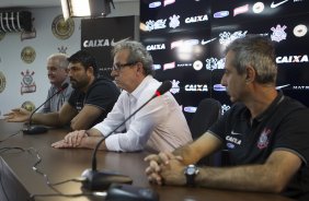 Inauguracao do Laboratorio R9 apôs o treino desta manhã no CT Joaquim Grava, zona leste da cidade. O próximo jogo da equipe será quarta-feira, dia 04/02, contra o Once Caldas/Colômbia, na Arena Corinthians, jogo de ida da Pré Libertadores de 2015
