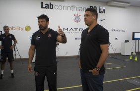 Inauguracao do Laboratorio R9 apôs o treino desta manhã no CT Joaquim Grava, zona leste da cidade. O próximo jogo da equipe será quarta-feira, dia 04/02, contra o Once Caldas/Colômbia, na Arena Corinthians, jogo de ida da Pré Libertadores de 2015