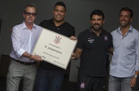 Inauguracao do Laboratorio R9 apôs o treino desta manhã no CT Joaquim Grava, zona leste da cidade. O próximo jogo da equipe será quarta-feira, dia 04/02, contra o Once Caldas/Colômbia, na Arena Corinthians, jogo de ida da Pré Libertadores de 2015
