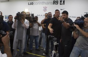 Inauguracao do Laboratorio R9 apôs o treino desta manhã no CT Joaquim Grava, zona leste da cidade. O próximo jogo da equipe será quarta-feira, dia 04/02, contra o Once Caldas/Colômbia, na Arena Corinthians, jogo de ida da Pré Libertadores de 2015