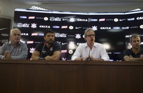 Inauguracao do Laboratorio R9 aps o treino desta manh no CT Joaquim Grava, zona leste da cidade. O prximo jogo da equipe ser quarta-feira, dia 04/02, contra o Once Caldas/Colmbia, na Arena Corinthians, jogo de ida da Pr Libertadores de 2015