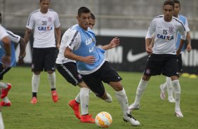 Marciel durante o treino desta manh no CT Joaquim Grava, zona leste da cidade. O prximo jogo da equipe ser quarta-feira, dia 04/02, contra o Once Caldas/Colmbia, na Arena Corinthians, jogo de ida da Pr Libertadores de 2015