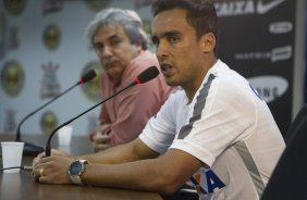 O diretor de futebol Sergio Janikian e o jogador Jadson concedem entrevista coletiva aps o treino desta tarde no CT Joaquim Grava, zona leste da cidade. O prximo jogo ser domingo, dia 01/03 contra o Mogi Mirim na Arena Corinthians, vlido pela 7 rodada do Campeonato Paulista de 2015