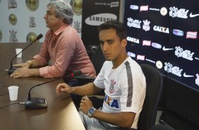 O diretor de futebol Sergio Janikian e o jogador Jadson concedem entrevista coletiva aps o treino desta tarde no CT Joaquim Grava, zona leste da cidade. O prximo jogo ser domingo, dia 01/03 contra o Mogi Mirim na Arena Corinthians, vlido pela 7 rodada do Campeonato Paulista de 2015