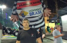 Roberto Willian Miguel durante passeata contra Lula