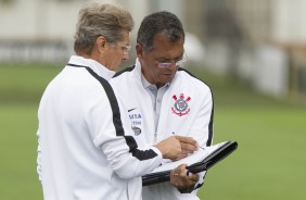 Oswaldo de Oliveira prepara o Timão para o duelo deste domingo