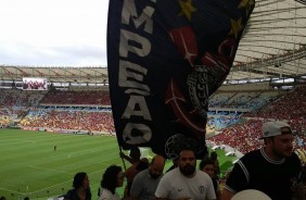 Torcedores e torcedoras do Corinthians presentes no Maracan, em clima de paz antes do confronto