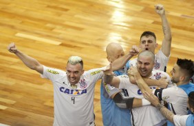 Jogadores receberam a medalha e comemoraram o ttulo indito do Timo