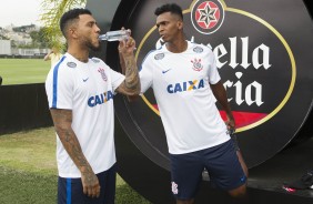 Kazim e J bateram papo antes de atividade