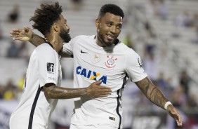 Cristian e Kazim comemorando o gol contra o Vasco pela semifinal da Flórida Cup