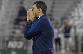 Fábio Carille gritando instruções contra o Vasco da Gama pela semifinal da Flórida Cup