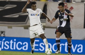 Jô em jogada contra o Vasco da Gama pela semifinal da Florida Cup