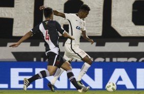 Jô preparando o chute em jogo contra o Vasco pela semifinal da Florida Cup