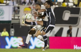 Kazim em dividida no jogo contra o Vasco pela semifinal da Flórida Cup