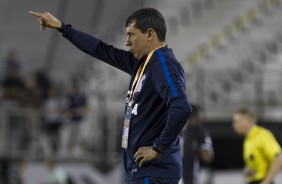 Treinador Fábio Carille dando instruções contra o Vasco pela semifinal da Flórida Cup