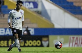 Fabrício Oya em jogada contra o Flamengo pelas quartas de finais da Copinha 2017