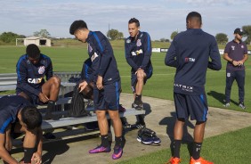 Jogadores do Corinthians sentados durante treinamento da tarde pela Flrida Cup 2017