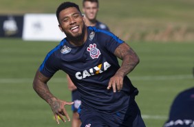 Kazim sorrindo no treino da tarde do Corinthians na Florida Cup