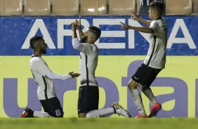 Marquinhos, Del'Amore e Matheus comemorando gol contra o Flamengo pelas quartas de finais da Copinha