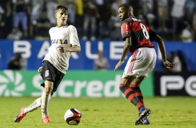 Matheus em jogada contra o Flamengo pelas quartas de finais da Copinha 2017