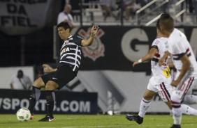 Balbuena tocando a bola em partida vlida pela final da Flrida Cup 2017 contra o So Paulo