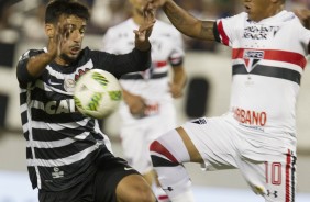Camacho em dividida com jogador do So Paulo pela final da Flrida Cup 2017