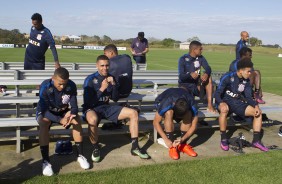 Luidy, Gabriel e Marquinhos Gabriel sentados durante o treino da tarde da Flrida Cup 2017