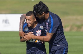 Vilson abraçando Luidy durante o treino da tarde na Flórida Cup