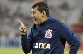 Fbio Carille gesticulando para os jogadores na final da Flrida Cup contra o So Paulo