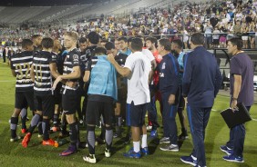 Jogadores do Corinthians se reúnem antes de cobrança de pênaltis na final da Flórida Cup