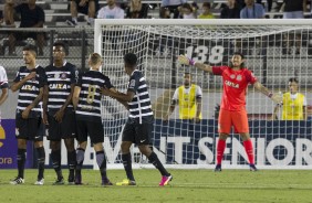 Pedro Henrique, Jô, Marlone e Paulo Roberto formando barreira pra cobrança de falta no gol de Cássio