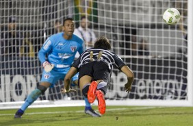 Romero cabeceando para o gol na final da Flórida Cup contra o São Paulo