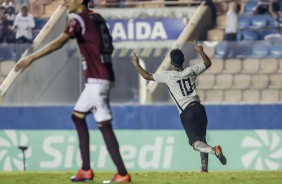 Fabrcio Oya comemorando o gol contra a Juventus pela semifinal da Copinha 2017