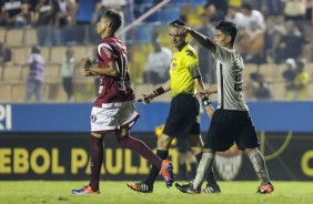 Fabrício Oya gesticulando no jogo contra a Juventus pela semifinal da Copinha 2017