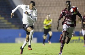 Luisinho em jogada contra a Juventus pela Copinha 2017