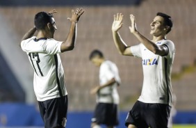 Thiago e Renan Guedes em comemoração conta a Juventus pela semifinal da Copinha 2017