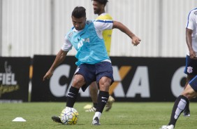 Guilherme finalizando no primeiro treino do Corinthians no CT após a Flórida Cup