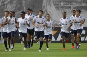 Jogadores correndo no CT Joaquim Grava