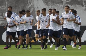 Jogadores correndo no gramado do CT Joaquim Grava aps a Flrida Cup 2017