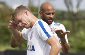 Marlone e Felipe Bastos no primeiro treino do Corinthians no CT Joaquim Grava após a Flórida Cup