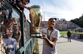 Goleiro Filipe levanta taa da Copa So Paulo de futebol Jr