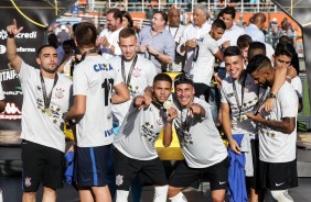 Jogadores comemoram o título da Copa São Paulo de futebol Jr