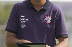 Fbio Carille posa pra foto no treino do Corinthians no CT Joaquim Grava