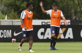 Marciel e Paulo Roberto no treino do Corinthians no CT Joaquim Grava
