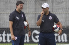 Preparador fsico Leandro da Silva no treino do Corinthians no CT Joaquim Grava