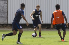 Marlone em ao no treino do Corinthians no CT Joaquim Grava