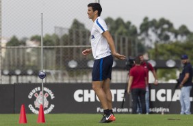 balbuena em atividade no treino do Corinthians no CT Joaquim Grava