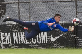 Caique no treino do Corinthians no CT Joaquim Grava