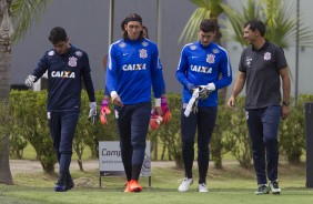 Cássio e goleiros reservas conversam com Fábio Carille no treino do Corinthians no CT Joaquim Grava